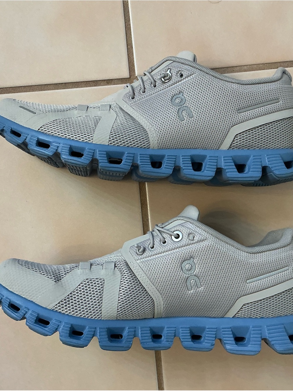 On Cloud 5 Women’s Running Sneakers Pearl/ Neptune Sz 9 EUC! - Picture 4 of 9